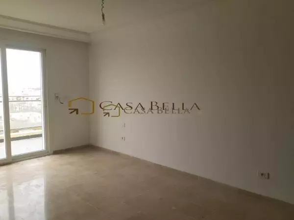 À louer à l’année appartement à Khzema Est