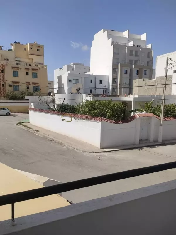 R2 : Immeuble Khezama OUEST