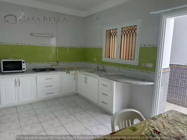 Villa de 754 m² avec Deux Habitations – Proximité Route de la Plage