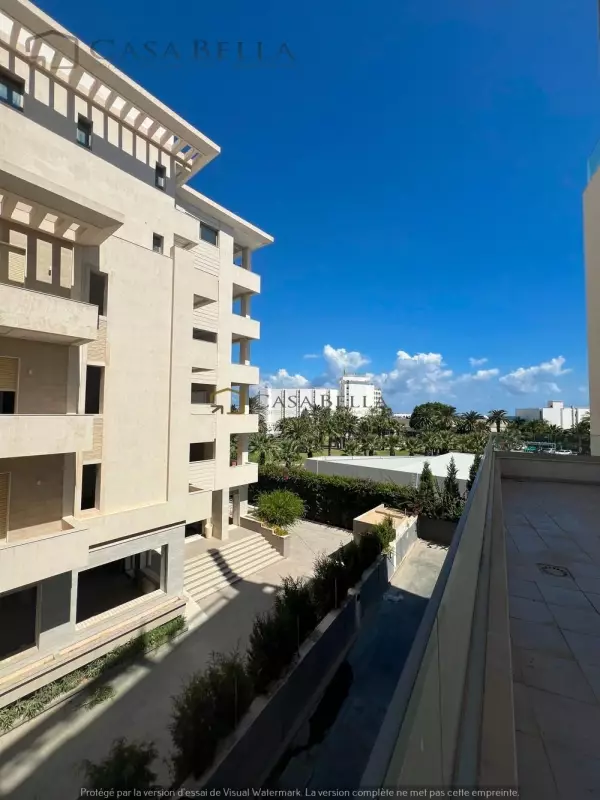 À LOUER – Appartement S+3 Meublé à Khézama Est | 204 m²